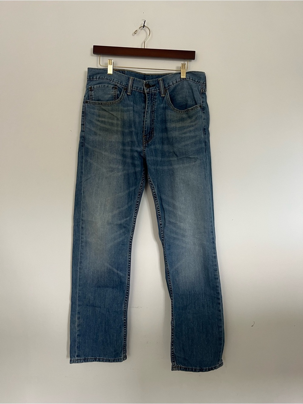 Levi's 505 Men's Medium Wash Straight-Leg Jeans